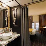 Greet Confluence Hotel