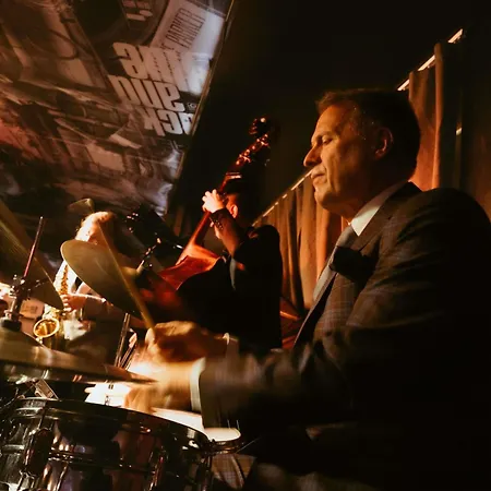 Greet Confluence Otel Lyon