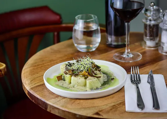 Hotel Greet Confluence 3*